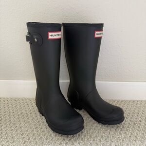 NWOT Hunter Big Kids Original Rain Boot in Black size 33